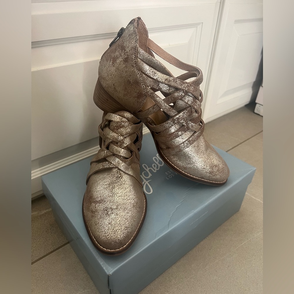 Seychelles Gold Metallic Booties - BRAND NEW NEVER WORN